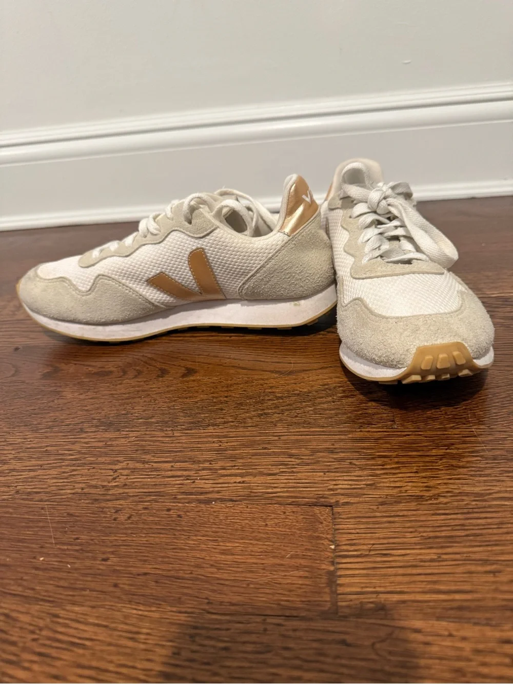 Veja Women’s Sneakers in Off-White & Tan